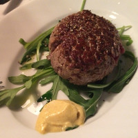 トラットリア グランボッカ - 前菜：レアなハンバーグ