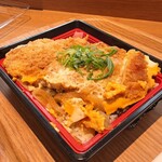 デリカキッチン - 料理写真:だし自慢!ロースかつ重 715円