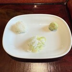 そば処 藤村 - ちょこんと等間隔にのせられたお薬味。こういう端々に丁寧さが表れますよね。好き❤️