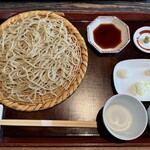 そば処 藤村 - 計算され尽くされたかのような配置。美学を感じますね✨