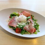 ベビーフェイス プラネッツ - 生ハムと半熟玉子のシーザーサラダ