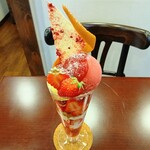 パティスリー アンスピラシオン - いちごのパルフェ
