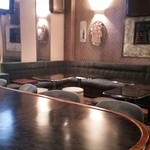 まるちゃん - 店内はカウンターとBOX席があり40 人くらい入れます。