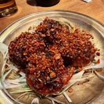 BIANCHI - 見た目では分かりませんが、実は海老。タマリンドを絡めて炒めました。甘辛いお味がシンハーを呼ぶ、グフッ\(//∇//)\