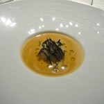 eclat - 芳香なコンソメスープ 黒トリュフと鶉の白玉と共に