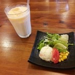 Mogu - サラダと夕張メロンラッシー