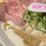 鶏そば 啜る - 鶏そばチャーシュー増し(1,200円)