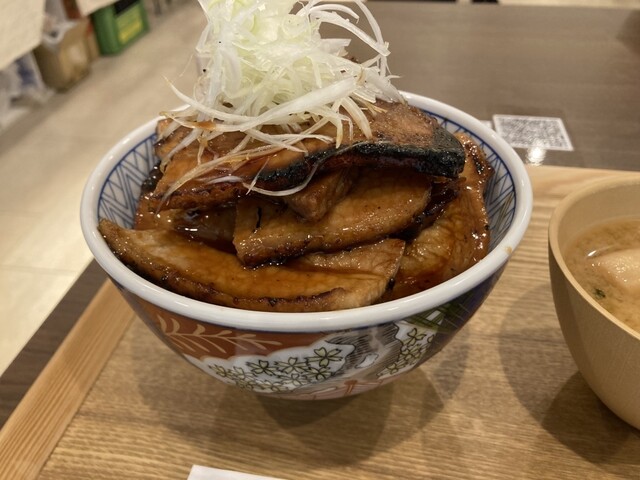 元祖豚丼屋TON TON 那覇久茂地店 （トン トン） - 県庁前/豚丼 | 食べログ