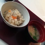 エルムガーデン - 食事　季節の炊き込み御飯　味噌椀