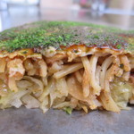 お好み焼き・鉄板焼き ヒトミシリ - 断面