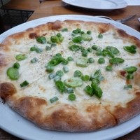 フィオレンティーナ - グリンピースとそら豆のピッツァ