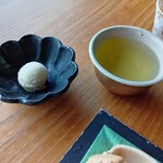 THE TEA LOUNGE - セットのアイスと玄米茶