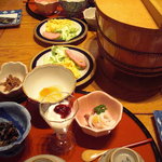 まる屋 - 煮烏賊、ひじき、ハム&玉子等おかず色々