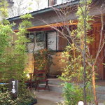 まる屋 - 店の外観。