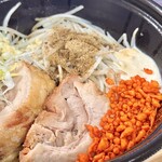 ラーメン鷹の目 - 料理写真: