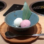 すき焼 しゃぶしゃぶつかだ - 北海道牛乳と季節の２色アイス