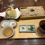 そばと和食 麦福 - 料理写真:暫く待つとお願いした天ざるそば1969円の出来上がりです。