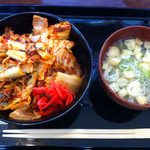 焼肉ダイニングかもめ食堂 - 豚キム丼定食（600円）
