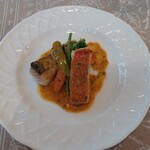 Bistro Champ - 料理写真:メインは三種魚のポアレ、トマトソース