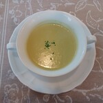 Bistro Champ - スープはグリーンピース、熱々だ