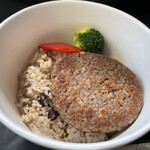 フェリチタプラス - 『本格スパイス ハンバーグカレー』の発酵玄米＆十五穀米＆大豆ミートのハンバーグ＆ブロッコリー＆パプリカ