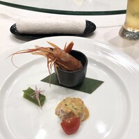 天厨菜館 - ［選べる1ドリンク＋天厨コース：８４７０円］の酔っ払い海老入り前菜3種