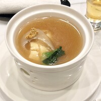 天厨菜館 - ［選べる1ドリンク＋天厨コース：８４７０円］の三陸産フカヒレとウニの天厨式煮込み