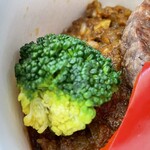 フェリチタプラス - 『本格スパイス ハンバーグカレー』のブロッコリー
