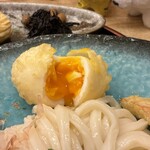 手打ちうどん 繋  - にゅ〜〜ん！　※思っていた半熟では、無かった