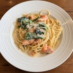 オリーブの丘 - 料理写真:「サーモンとほうれん草のクリームソース」649円税込み♫