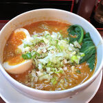 ラーメン富士亭 - 料理写真:具は、チャーシュー、味玉、チンゲン菜、刻みねぎに白胡麻がトッピング。