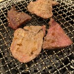 六角橋ホルモン 大夢 - 牛タンとハラミ