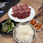 六角橋ホルモン 大夢 - ご飯は大盛