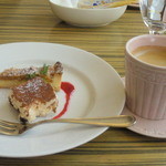 THE ReQ - デザート　（キャラメルとアーモンドのタルト、ティラミス）（２０１５．３．５）