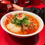 名古屋辛麺 鯱輪 - 5辛のなんかトッピングしてる