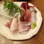 おさかないっぱい 福 - 生しらす入り刺身盛り合わせ