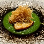 汐見 - 桜鱒の塩焼き。春菊のソースで頂く。
