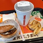 バーガーキング - 料理写真:ハッシュ&BBQバーガーセット 600円