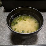 すしざんまい 奥の院 - 「東京花見バスツアー」の夕食でいただいたお寿司についたアオサの味噌汁。