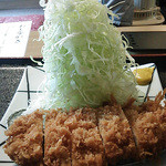 熟成ロースとんかつ定食（850円）キャベツ大盛りサービス　　　　　　　　　　　　　　　　　　　　　　　　　　　　　　　　　　　　
