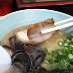 博多ばってんラーメン - ラーメンのチャーシュー