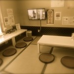 めだかタンタン - 2階席はお座敷？！（＠＠）しかもテーブルの高さが結構低い！　この後すぐに満席に！　12時前なのに？【2015年3月5日撮影】