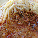 めだかタンタン - スープの表面。この質感たまんないでしょう！【2015年3月5日撮影】