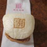 岩崎本舗 - 2015年02月25日（水）　長崎角煮まんじゅう（400円）