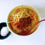 めだかタンタン - 温玉をつけましたぁ。こちらのオプション、100円ね！【2015年3月5日撮影】