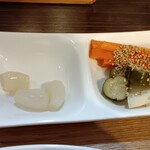 ファーザーズカレー - 薬味（らっきょう、ピクルス）