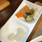 ファーザーズカレー - 薬味（らっきょう、ピクルス）