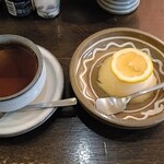 茶房 武蔵野文庫 - ババロアとアップルティー