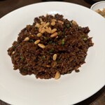 中国飯店 紫玉蘭 - たまり醤油の黒炒飯