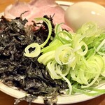 金沢濃厚煮干豚骨 伊乃心 - 